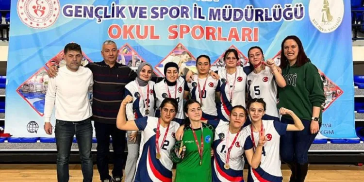 Pazarlar Spor Lisesinin Futsal il finallerinde büyük başarısı
