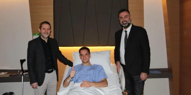 Beşiktaş’ta Amir Hadziahmetovic ameliyat oldu