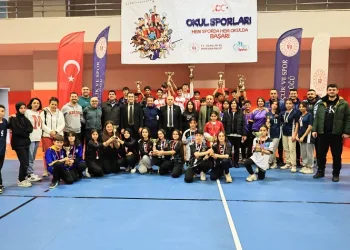 Curlingte kupalar sahibini buldu