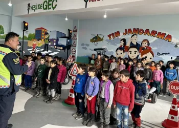 Öğrencilere trafik kuralları eğitimi verildi