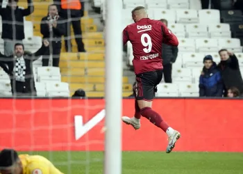 Cenk Tosun’dan bu sezon bir ilk