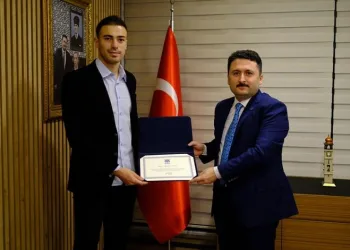 Oğuzhan Çakır, Süper Lig’in en genç hakemi oldu