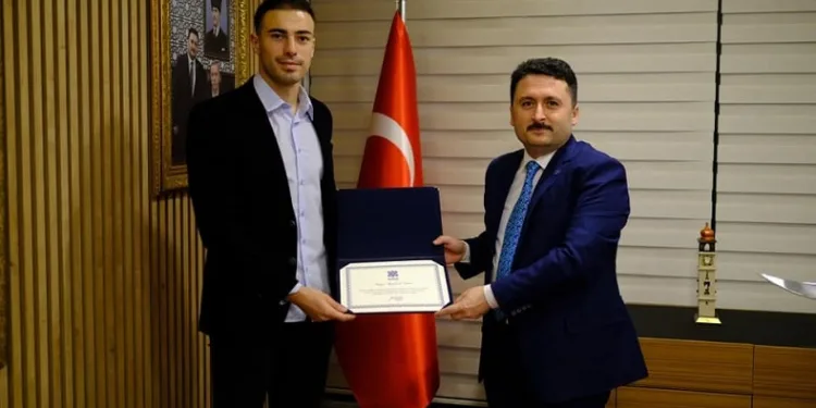 Oğuzhan Çakır, Süper Lig’in en genç hakemi oldu