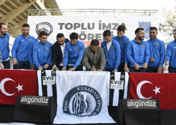 Kuşadasıspor, 8 futbolcu ile sözleşme imzaladı