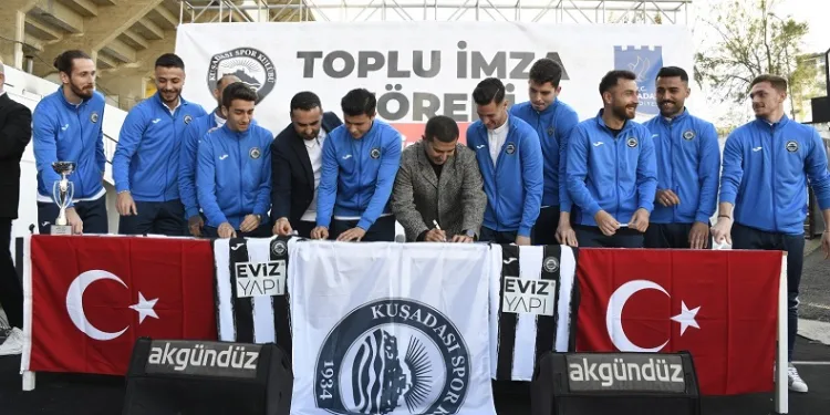 Kuşadasıspor, 8 futbolcu ile sözleşme imzaladı