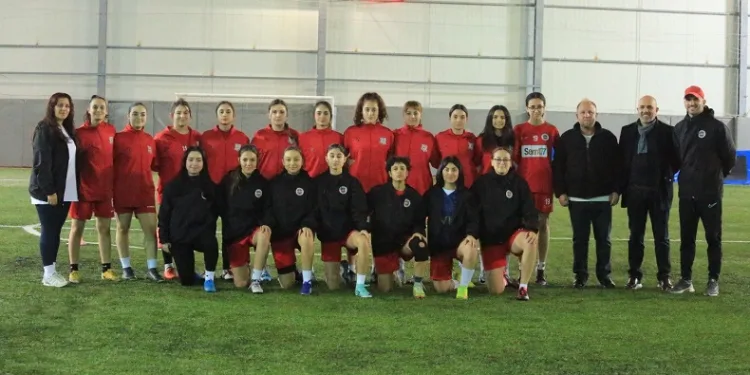 Yalovaspor Kadın Futbol Takımı ilk maçına çıkmaya hazırlanıyor