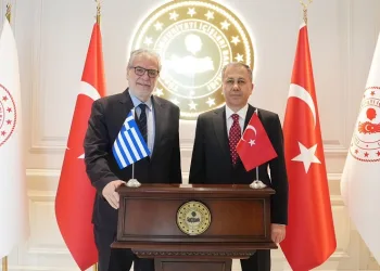 Bakan Yerlikaya, Yunanistan Denizcilik ve Ada Politikaları Bakanı Stylianides ile bir araya geldi