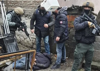 Kırmızı bültenle aranan DEAŞ üyesi yakalandı