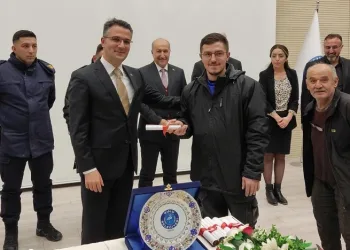 Kulu’da 90 esnaf 22 yıl sonra tapularına kavuştu