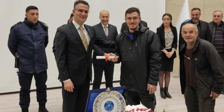 Kulu’da 90 esnaf 22 yıl sonra tapularına kavuştu