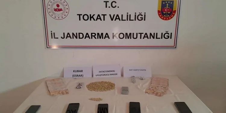 Jandarma Komutanlığından uyuşturucu ve silah operasyonu