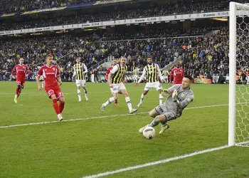 Fenerbahçe evinde 3. kez puan kaybetti