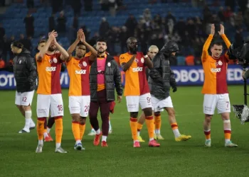 Galatasaray, Fenerbahçe ile puanları eşitledi