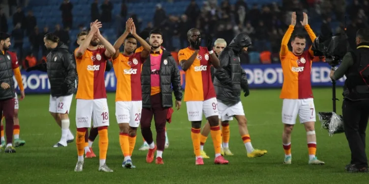 Galatasaray, Fenerbahçe ile puanları eşitledi