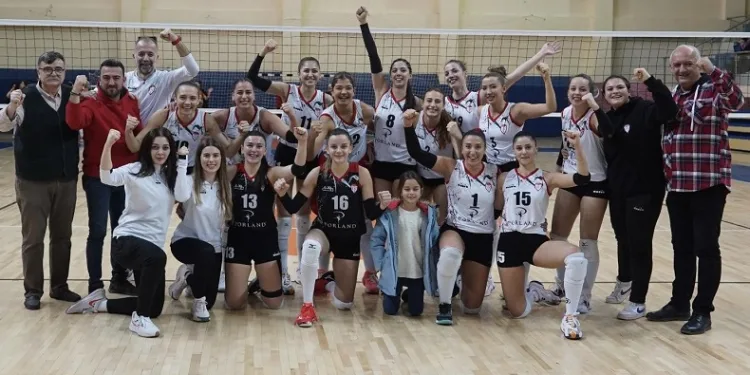 Bilecik Belediyesi Voleybol Spor Kulübü lideri evinde yendi