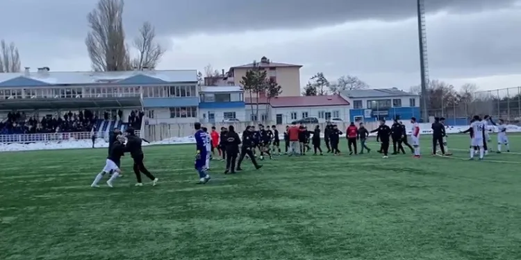 Erzurum’da maç sonunda arbede
