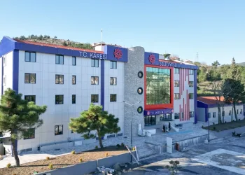 Karesi belediyesi yeni binasına taşındı