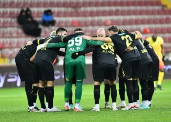 İstanbulspor’da Osman Zeki Korkmaz, galibiyetle başladı