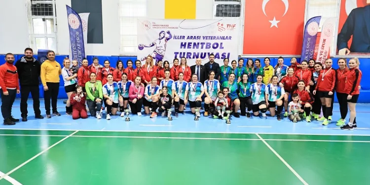 Veteran kadın hentbolcular Denizli