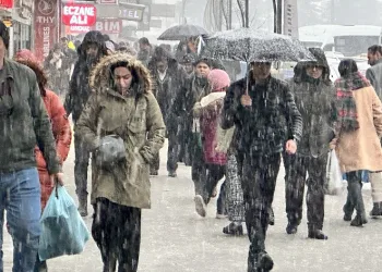 Yüksekova’da kar yağışı