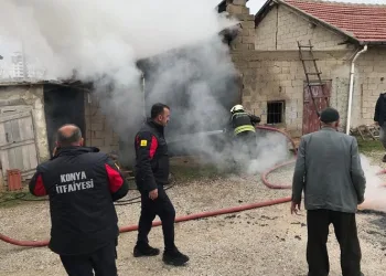 Soba kovasındaki ateş evin müştemilatını yaktı