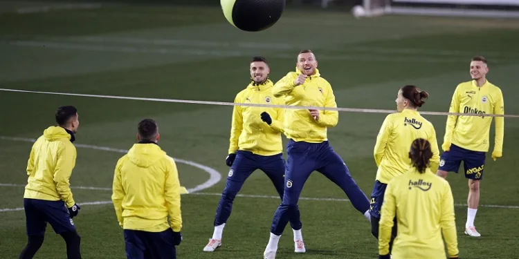 Fenerbahçe, Başakşehir maçına hazır