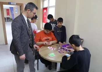 Gençlik ve Spor İl Müdürü Fedai Din, Hamur Gençlik Merkezini ziyaret etti