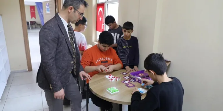 Gençlik ve Spor İl Müdürü Fedai Din, Hamur Gençlik Merkezini ziyaret etti