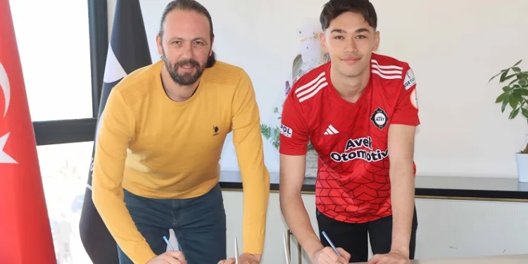 Altay, 2005 doğumlu Ulaş Hasan Özçelik ile profesyonel sözleşme imzaladı