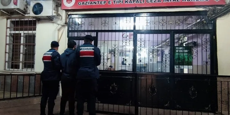 Yurda kaçak girmeye çalışan terörist sınırda yakalandı