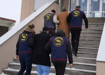 Kasten adam öldürme suçundan aranan 2 şüpheliyi jandarma yakaladı