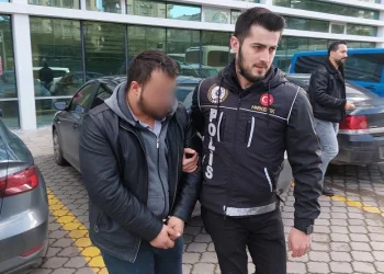 Uyuşturucu ticaretine 1 tutuklama, 1 ev hapsi