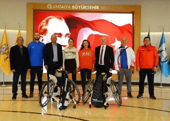 Antalya Büyükşehir Belediyesi’nden engelli milli sporculara ekipman desteği