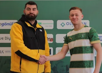 Efeler 09 SFK Emirhan Özkan’ı renklerine bağladı