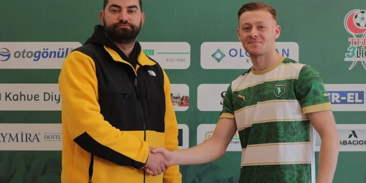 Efeler 09 SFK Emirhan Özkan’ı renklerine bağladı