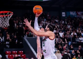 P. Karşıyakalı Kenan Sipahi, asistleriyle zirvede