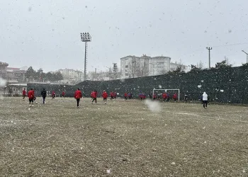 Kastamonuspor, kar altında çalışmalarını sürdürdü