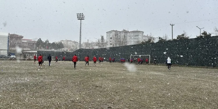 Kastamonuspor, kar altında çalışmalarını sürdürdü
