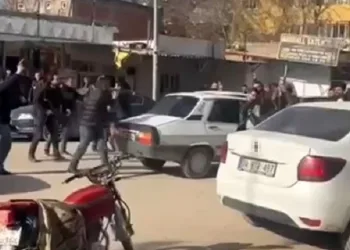 Şanlıurfa’da kavga eden 2 grubu polis havaya ateş açarak ayırdı