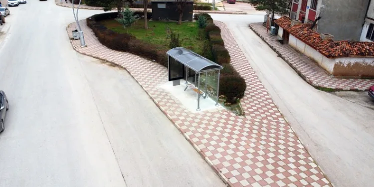 Zile’de otobüs durakları yenilendi