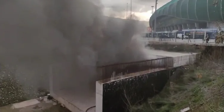 Bursa’da 100. Yıl Atatürk Stadyumu’nda yangın paniği