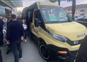Hastaneye kontrole giderken minibüste doğum yaptı