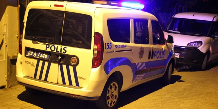 Çeşitli suçlardan aranan şüpheli Kuşadası’nda yakalandı
