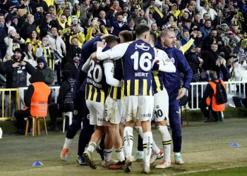 Fenerbahçe, yenilmezlik serisini 12 maça çıkardı