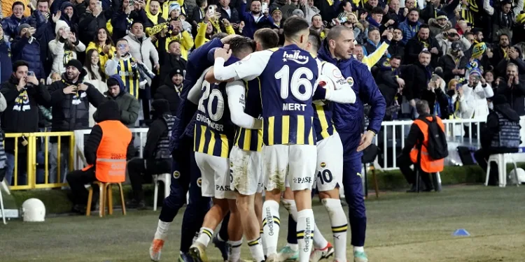 Fenerbahçe, yenilmezlik serisini 12 maça çıkardı