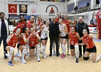 Muratpaşa Belediye Başkanı Uysal, galibiyet sevincine ortak oldu