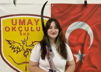 Dilara Ecem Deniz, okçuluk turnuvasında beşinci oldu