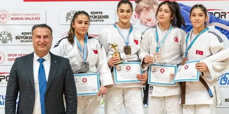 Yunusemre’nin ümitleri Konya’dan üç madalya ile döndü