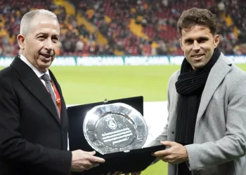 Cassio Lincoln’e plaket verildi