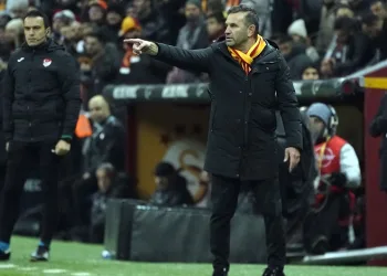 Galatasaray Teknik Direktörü Okan Buruk: “Cuma gününe kadar sağ ve sol bek transferi yapmamız gerekiyor”